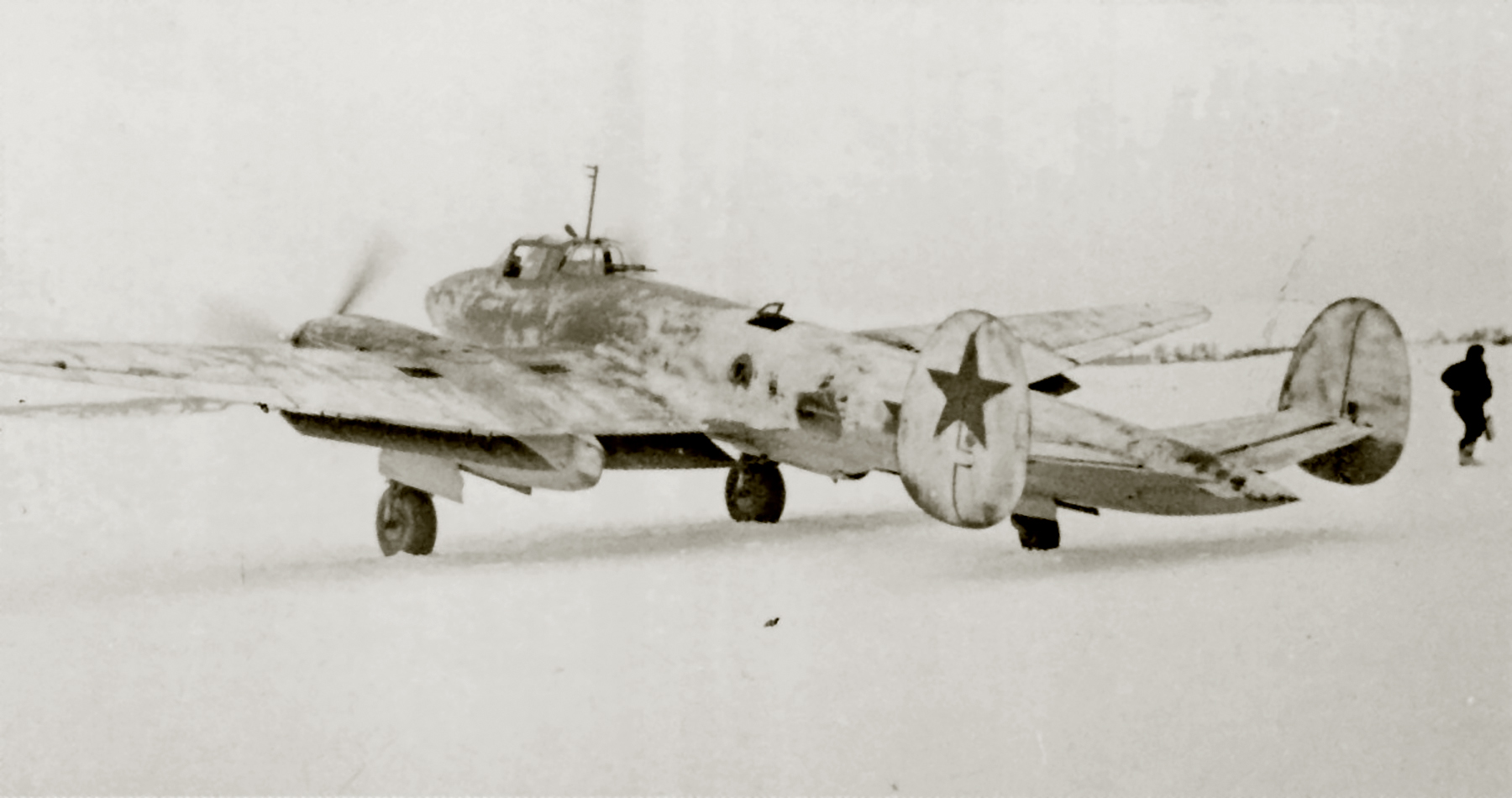 Petlyakov Pe 2 type 110 with 73PBAP Baltic Fleet Red 15 in winter camouflage 1942 02