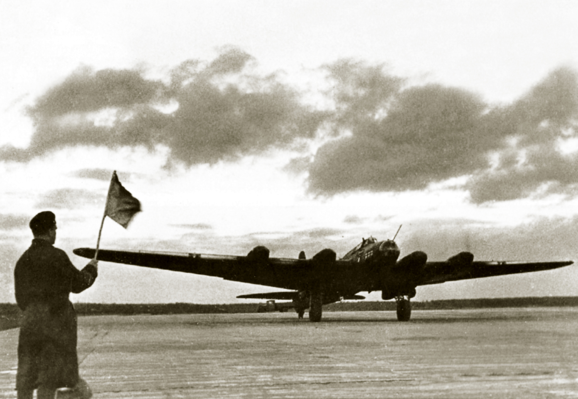 Asisbiz Petlyakov Pe 8 prepares for take off 01