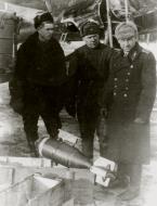 Asisbiz Petlyakov TB 7 being loaded with bombs 02