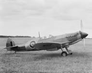 Asisbiz Spitfire 20 Prototype DP845 England IWM HU1680