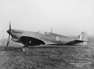 Asisbiz Spitfire 5a Prototype X1992 with a tropical filter England Dec 1941 IWM MH5220
