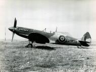 Asisbiz Spitfire 8 Proyotype JF318 England late 1943 01