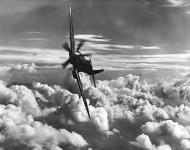 Asisbiz Spitfire RAAF 452Sqn Spitfire banking 01