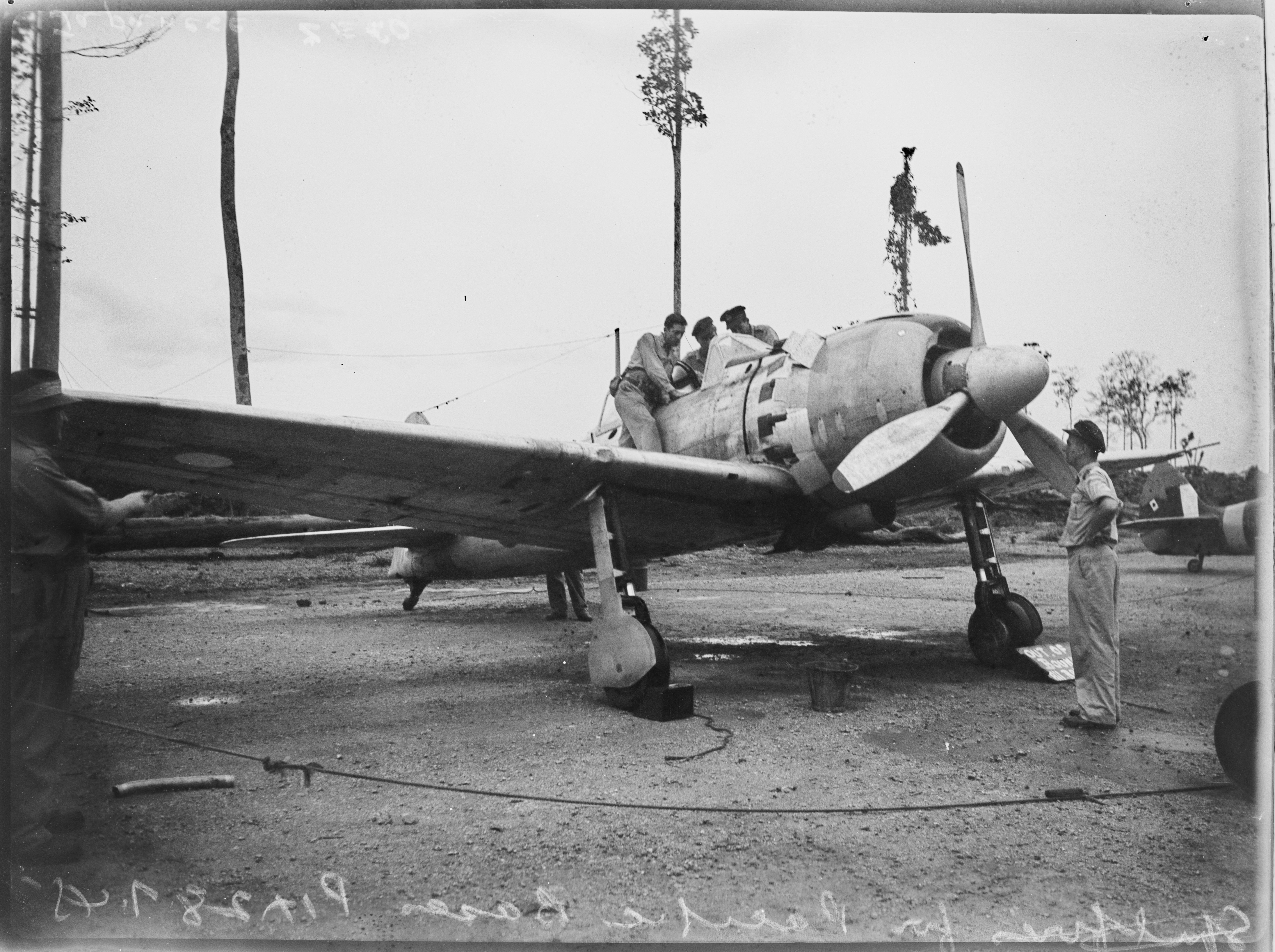 Japanese Zero which surrendered after the war 1945 02