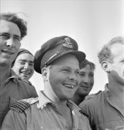 Asisbiz Aircrew RAF 3Sqn RAAF Sqn Ldr RHM Gibbes at LG91 Egypt IWM CM3112