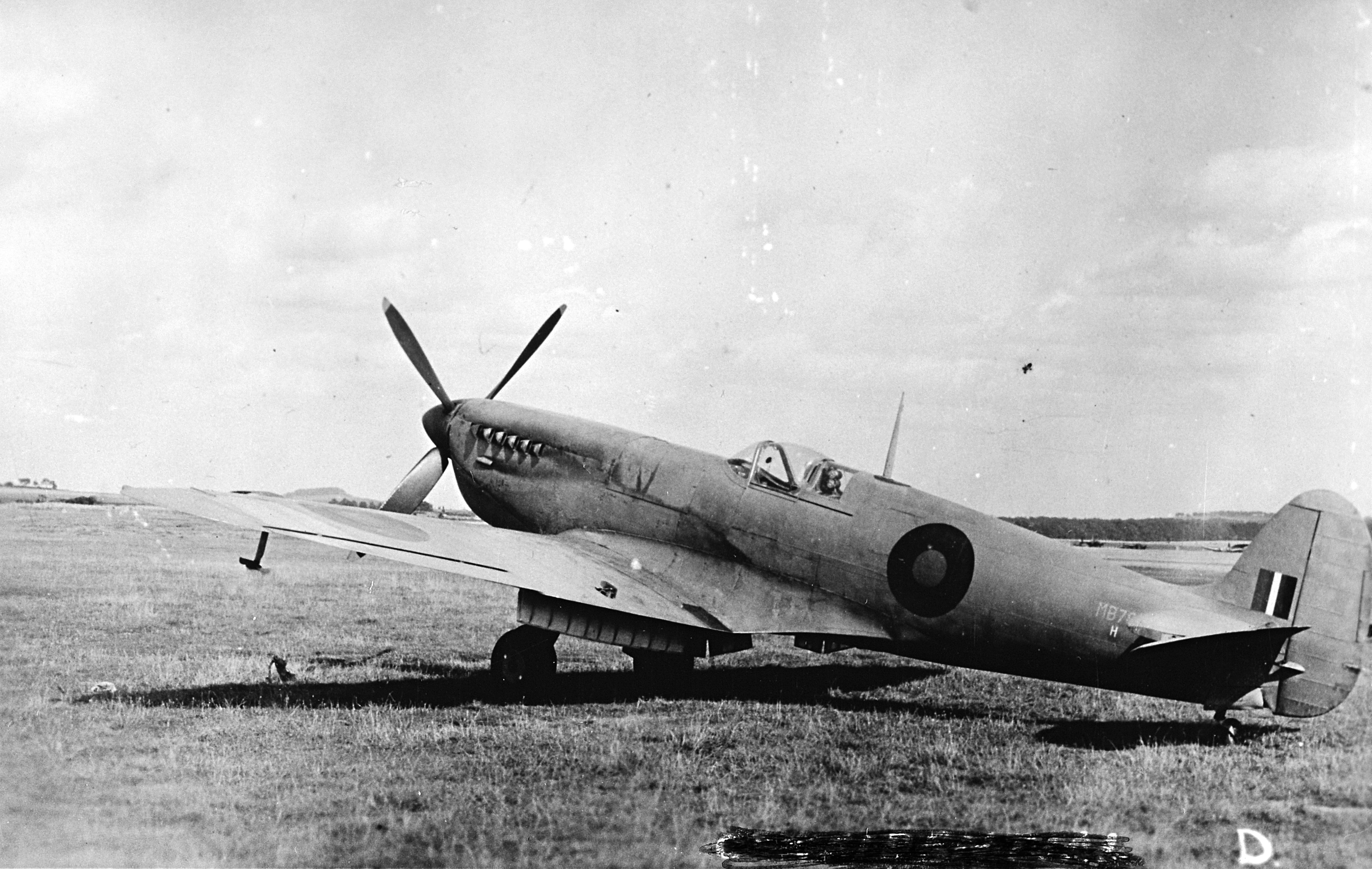 Spitfire PRXI RAF MB7xx San Savero Italy 1944 01