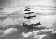 Asisbiz Spitfire MkI RAF 19Sqn Sgt George Unwin Red 19 K9797 second ac over Duxford Oct 1938 02