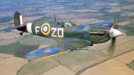 Asisbiz Spitfire MkVb RAF 222Sqn ZDF Sqn Ldr Richard Milne AD233 North Weald Essex May 1942 IWM COL188a