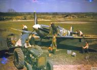 Asisbiz Spitfire MkVb RAF 222Sqn ZDZ being rearmed North Weald Essex May 1942 IWM COL191