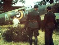 Asisbiz Spitfire MkIa RAF 234Sqn AZH Richard Hardy N3277 forced landed Cherbourg France 15th Aug 1940 05