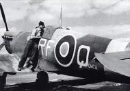 Asisbiz Spitfire MkVb RAF 303 Polish Sqn RFQ Antoni Glowaki Northolt Aug 1942 01