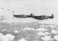 Asisbiz Spitfire MkIa RAF 610Sqn DWK N3289 n DWO R6595 in vic formation Biggin Hill Kent 1940 IWM CH740