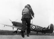 Asisbiz Spitfire MkI RAF 64Sqn SHS scrambled at Kenley 15th Aug 1940 IWM HU54420