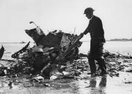 Asisbiz Spitfire MkI RAF 66Sqn PJC King KIA parachute failed to open sd off Hoo Marina Thames Estuary Kent Sep 1940 01