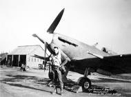 Asisbiz Spitfire MkVb later USAAF 4FG334FS Capt Veron A Boehle at Debden 01