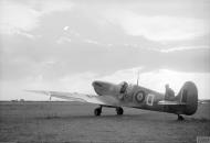 Asisbiz Spitfire HFVIII RAF 92qn QJD dispersal area at Triolo Italy 1943 IWM CNA2036