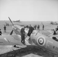 Asisbiz Spitfire Vb RAF 92Sqn QJF W31xx at Biggin Hill 11th July 1941 IWM H11650
