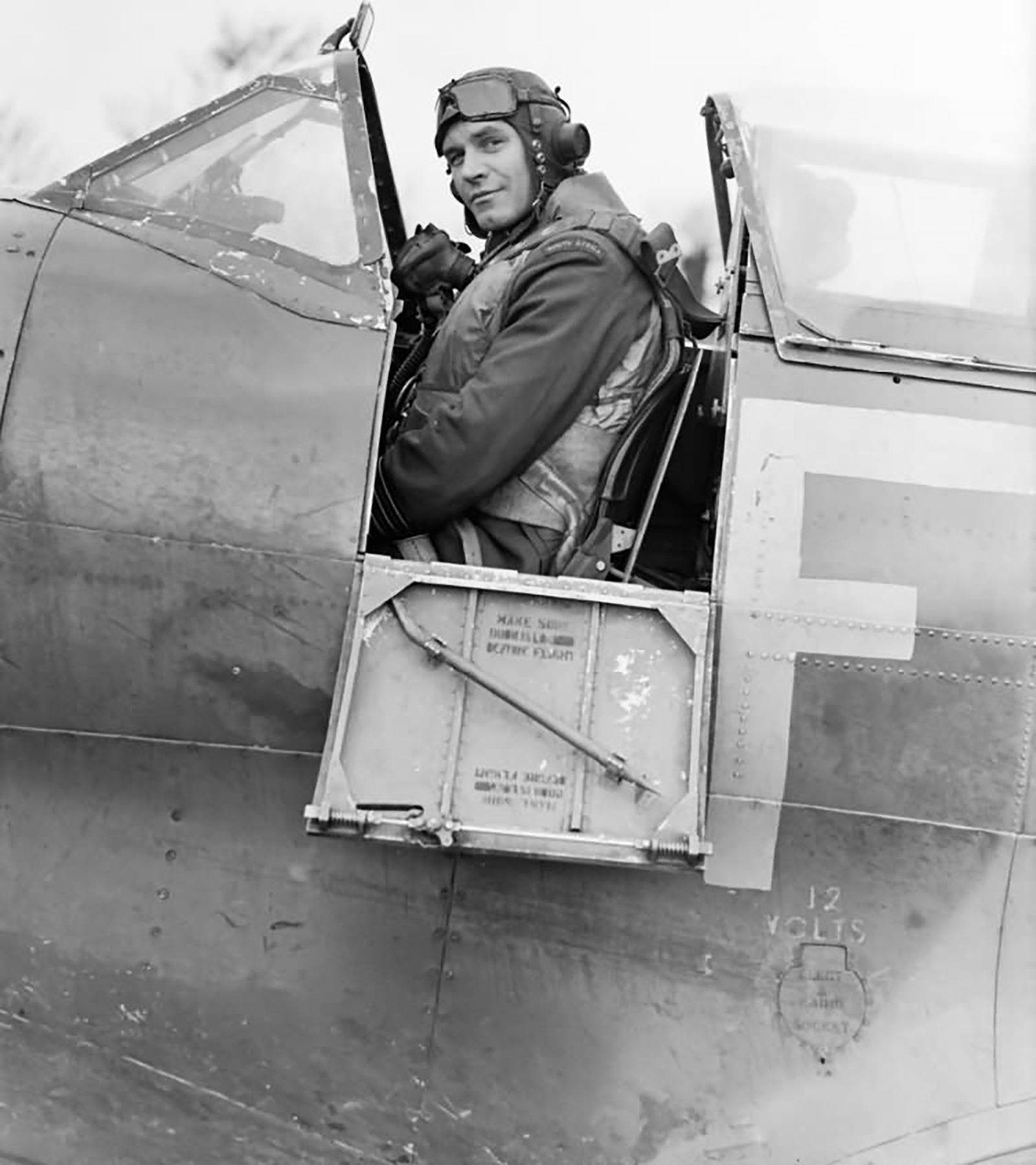 Asisbiz Aircrew RAF Biggin Hill Wing Commander AG Malan DSO DFC in ...