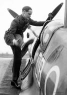 Asisbiz Aircrew RAF Wing Leader Douglas Bader 1945 01