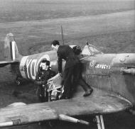 Asisbiz Spitfire MkVb RCAF 401Sqn YOE Ian Ormston AA926 Jersey I Marguerite England Feb 1942 01