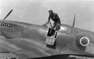 Asisbiz Spitfire LFIX RCAF 412Sqn VZS Griffin Young who was shot down by flak France Aug 13th 1944 01