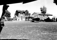 Asisbiz Spitfire MkVcTrop RCAF 417Sqn ANQ an Italian farmhouse used as HQ near Lentini Sicily 26th Aug 1943 01