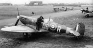 Asisbiz Spitfire MkIIa RCAF 411Sqn DBR P7923 or P7926 Digby England July 1941 01