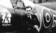 Asisbiz Spitfire MkIX RCAF 421Sqn SLdr PLI Archer DFC LZ996 May 1943 01