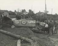 Asisbiz Spitfire MkIX RCAF 441Sqn O McMillan 9GS NH151 sd Dorpssteeg KIA 25th Sep 1944 NIOD