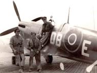 Asisbiz Spitfire MkIX SAAF 2Sqn DBE Italy 1943 01