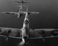 Asisbiz Spitfire MkVcTrop SAAF 2Sqn DBH on mission to Sangro River battlefront Oct 1943 IWM CNA2102a