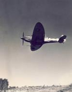 Asisbiz Spitfire MkIX SAAF 4Sqn KJS Italy 1945 01