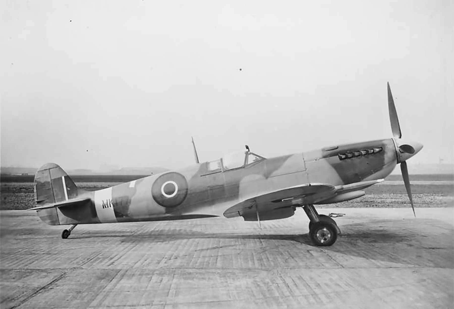 Factory fresh Spitfire LFIX RAF MK177 Castle Bromwich England web 02