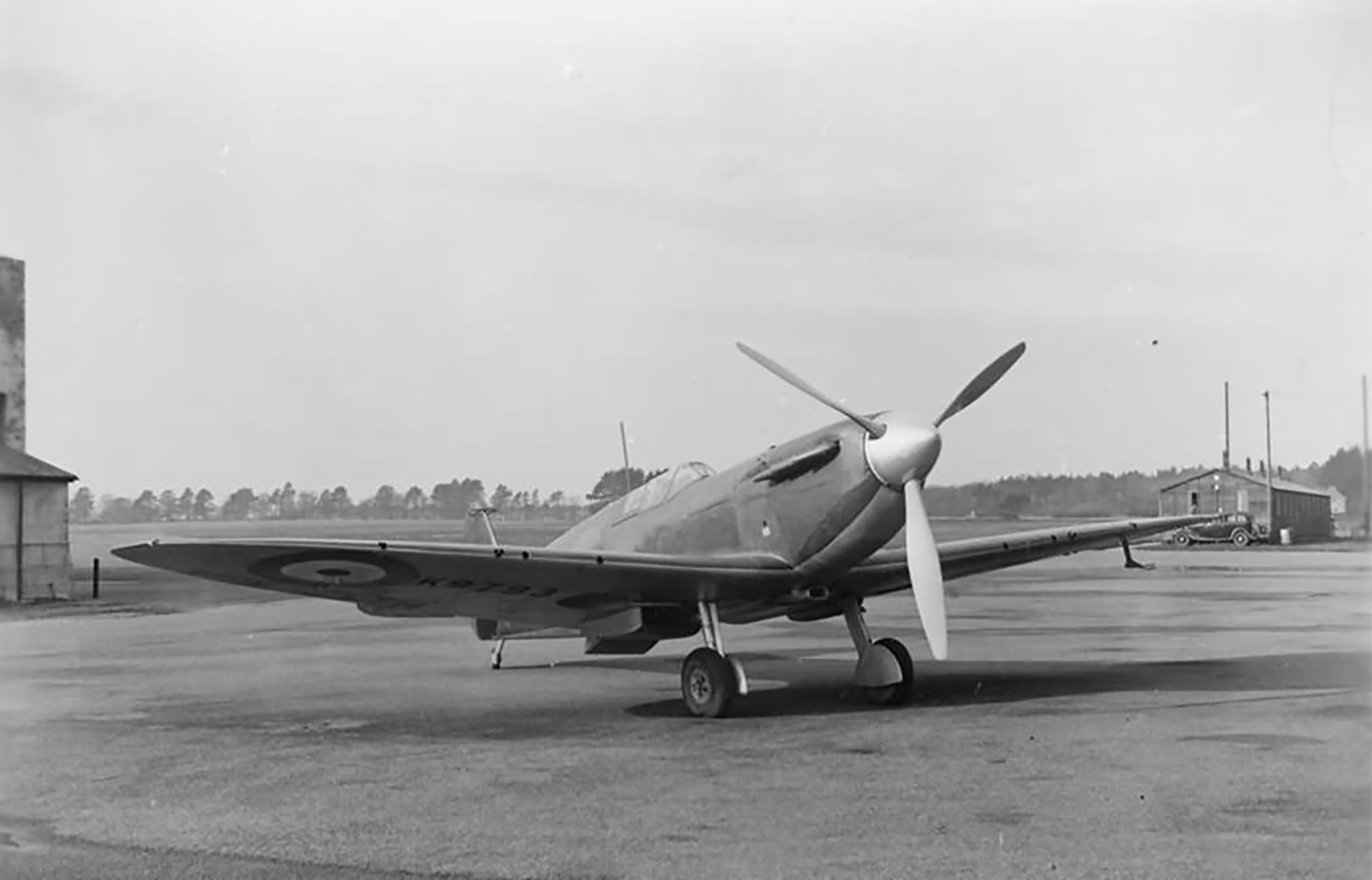 Factory fresh Spitfire MkIa K9793 fitted with the three blade de Havilland propeller web 01