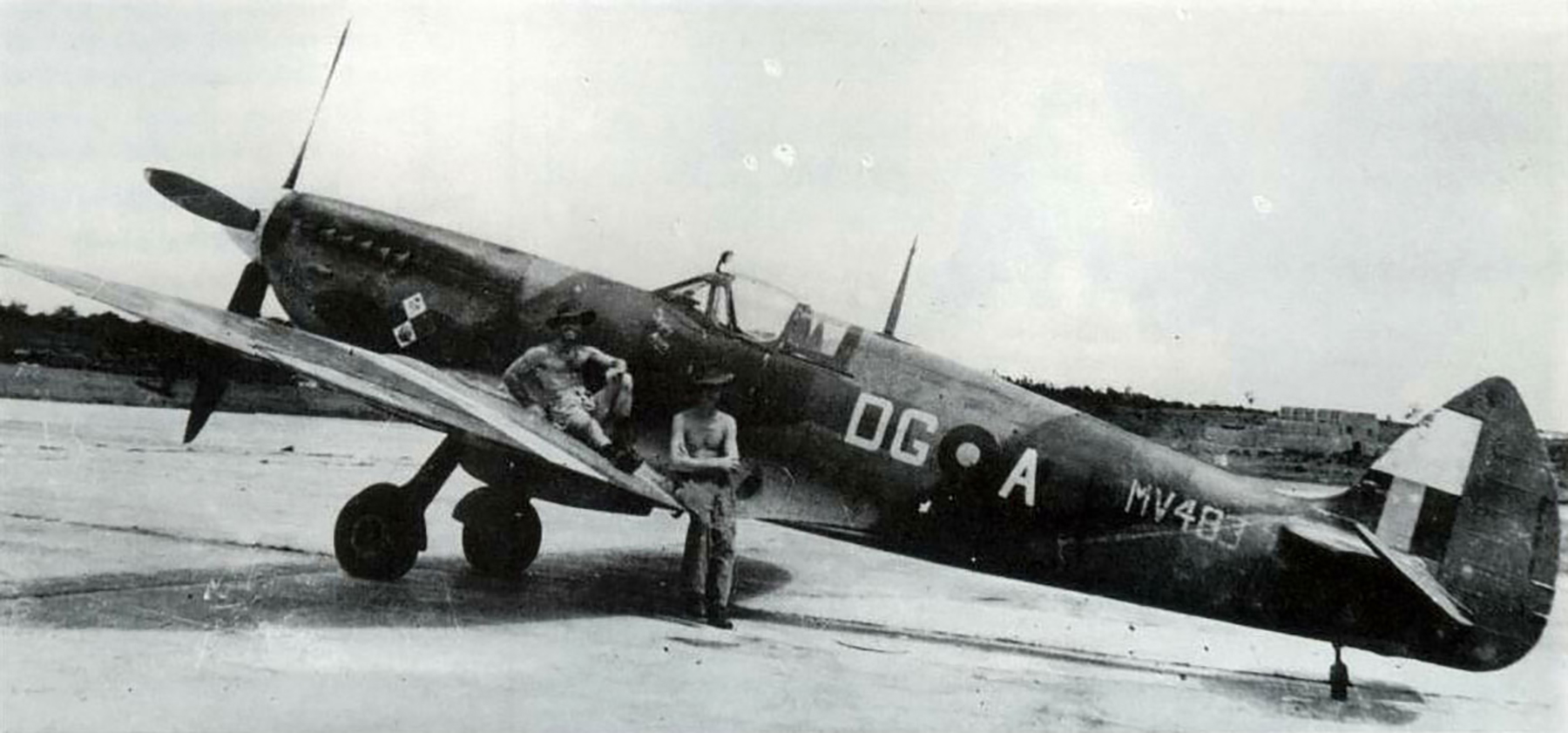 Spitfire MkVIII RAF 155Sqn DGA MV483 Burma 1945 02