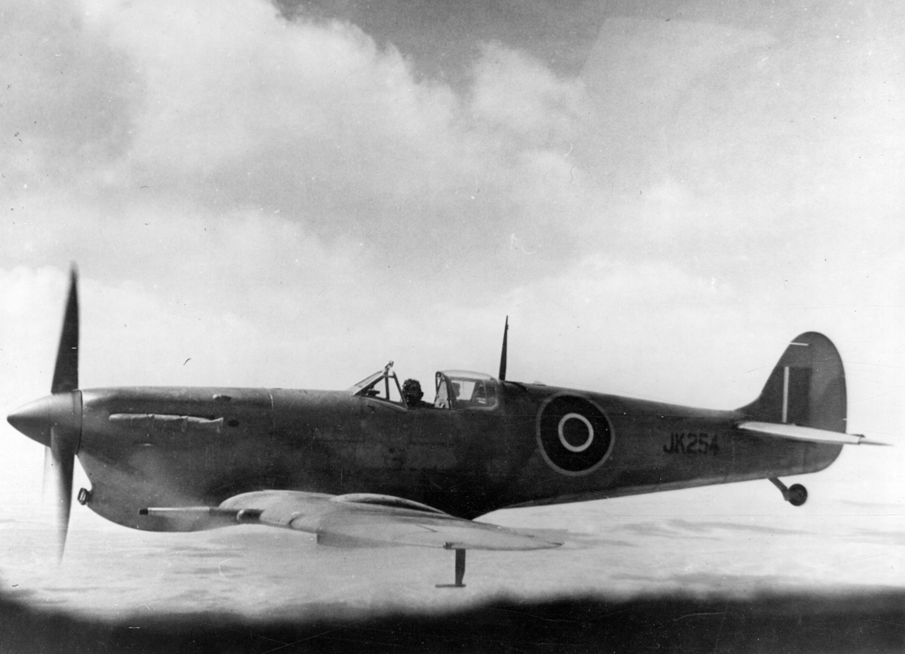 Spitfire MkVcTrop RAF JK254 Middle East 1943 01