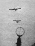 Asisbiz Camera battle footage between Luftwaffe He 111H bombers and a RAF Spitfire off the coast Spring 1941 02