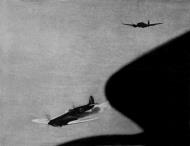 Asisbiz Camera battle footage between Luftwaffe He 111H bombers and a RAF Spitfire off the coast Spring 1941 04