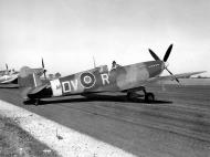 Asisbiz Spitfire LFIX RAF 129Sqn DVR MH384 England Aug 1943 02