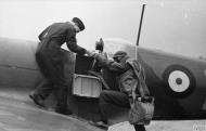 Asisbiz Spitfire MkI RAF being helped into his aircraft Nov 1940 IWM HU103970