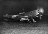 Asisbiz Spitfire prior to taking off on a night op Sep 1940 IWM HU10445