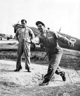 Asisbiz Spitfire MkVb USAAF 12AF 31FG307FS HLR EN799 at RAF Westhampnett 1942 01