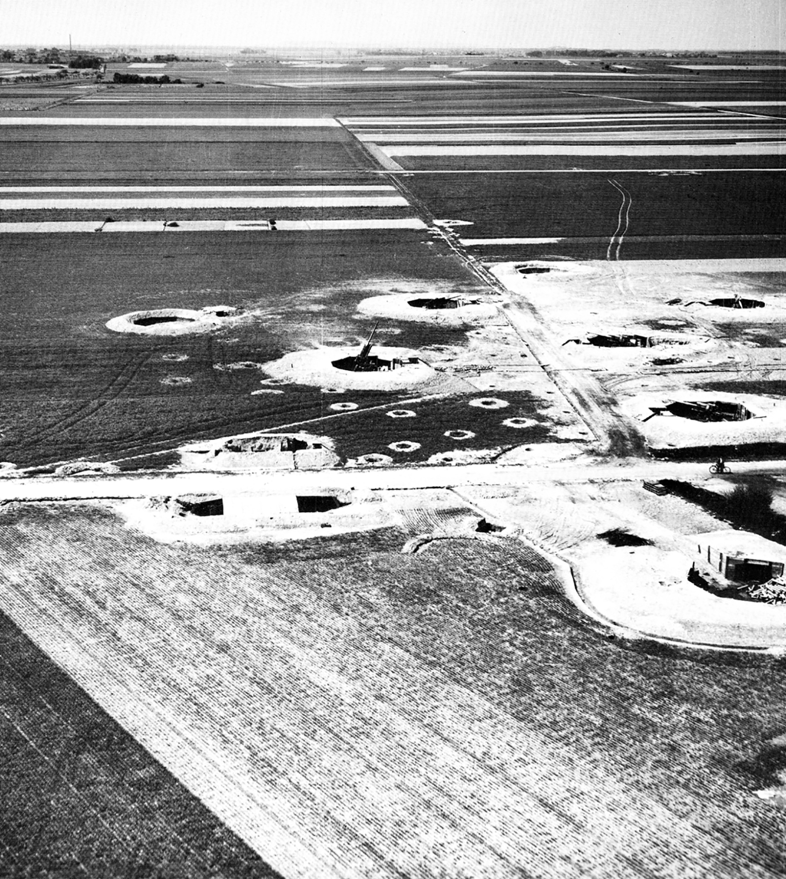 USAAAF 7PRG aerial recon photo showing a Heavy Flak Battery 01