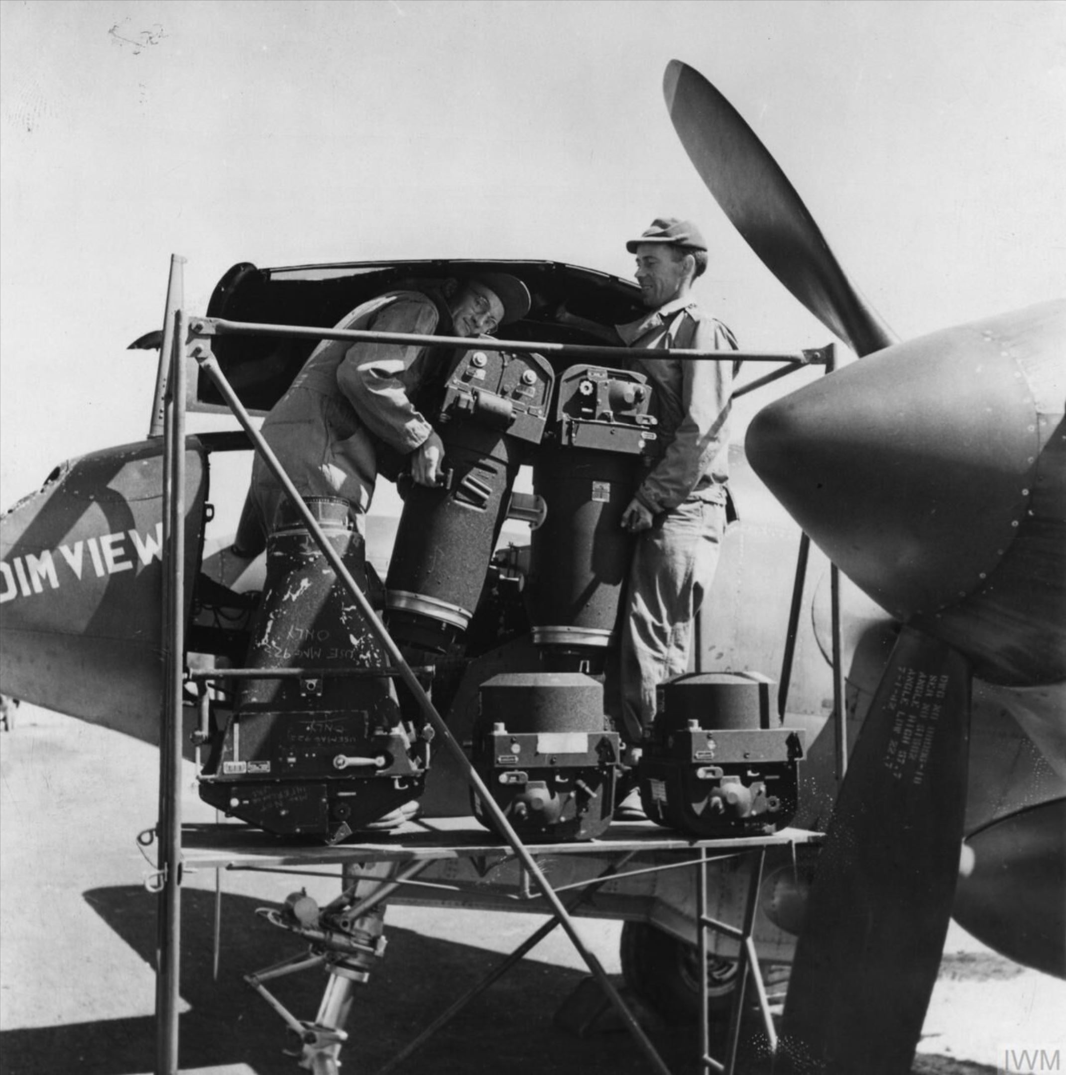 USAAF 42 12778 F 5A Lightning 7PRG22PRS Dim View with engineers fitting the cameras 8th Jul 1943 FRE2193