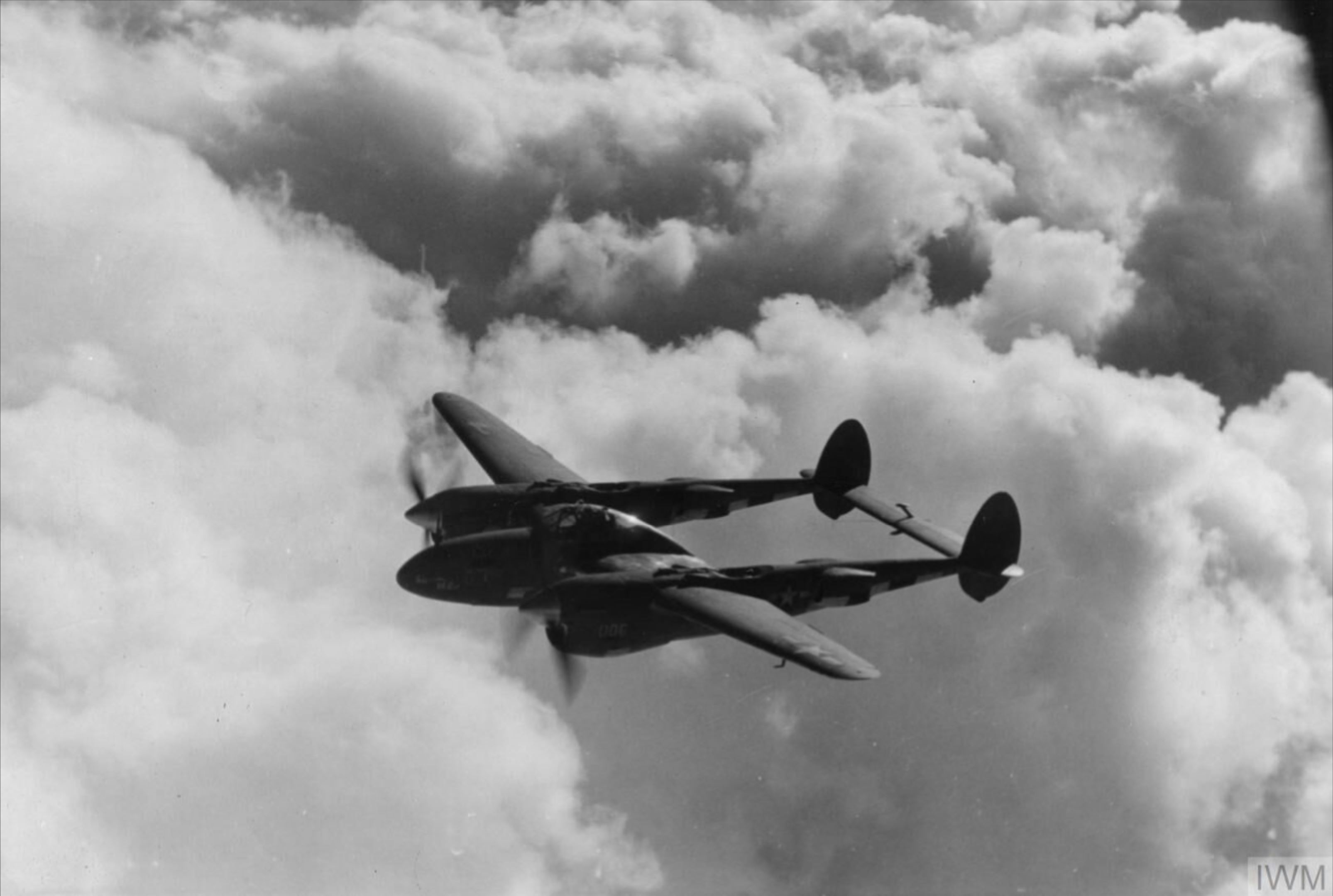 USAAF 43 29006 P 38J Lightning 7PRG22PRS 006 Sis and Willie in flight based Mount Farm 23 Oct 1944 FRE2200