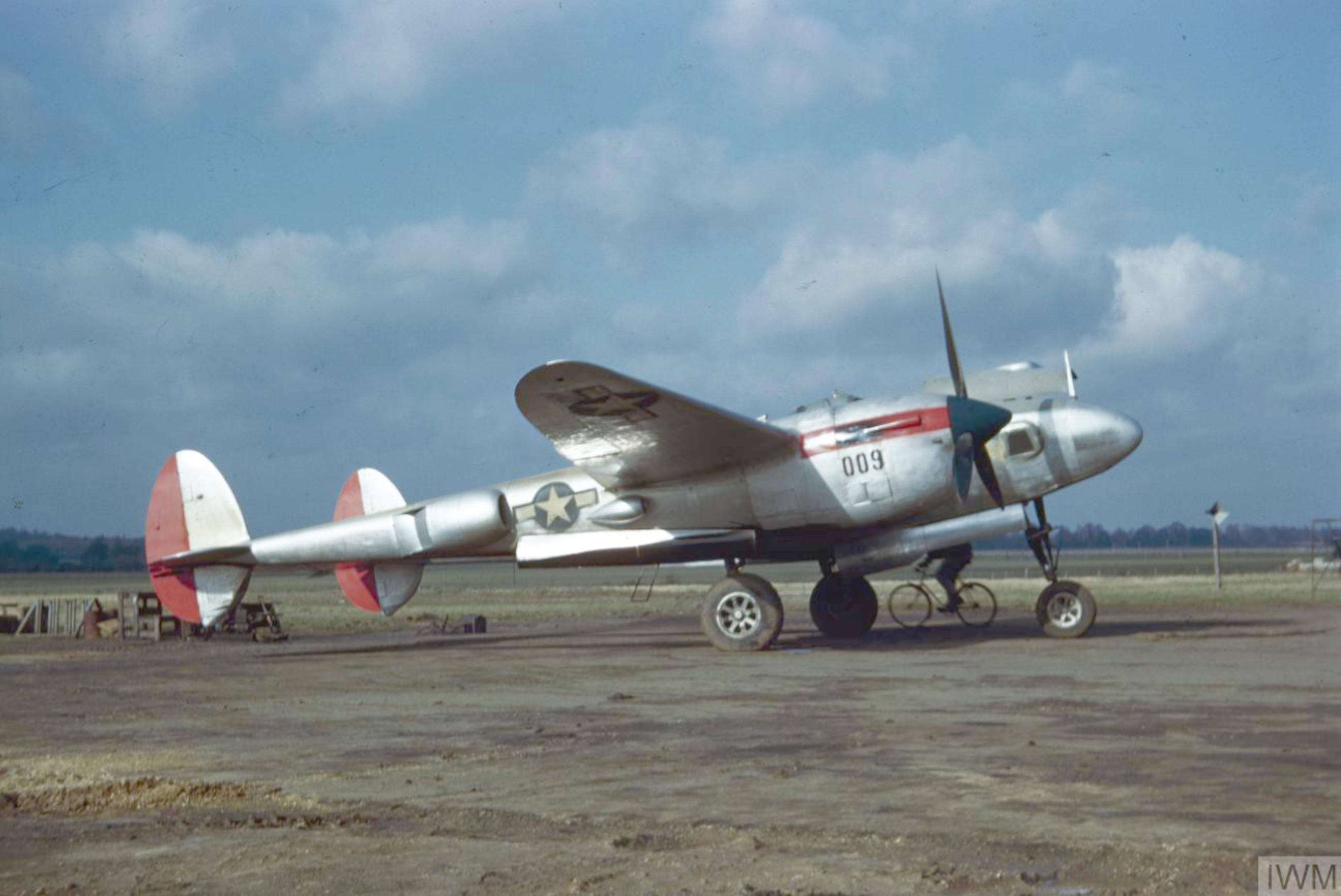 USAAF 43 29009 F5 Lightning 7PG13PS Black 009 at Mount Farm IWM COL480
