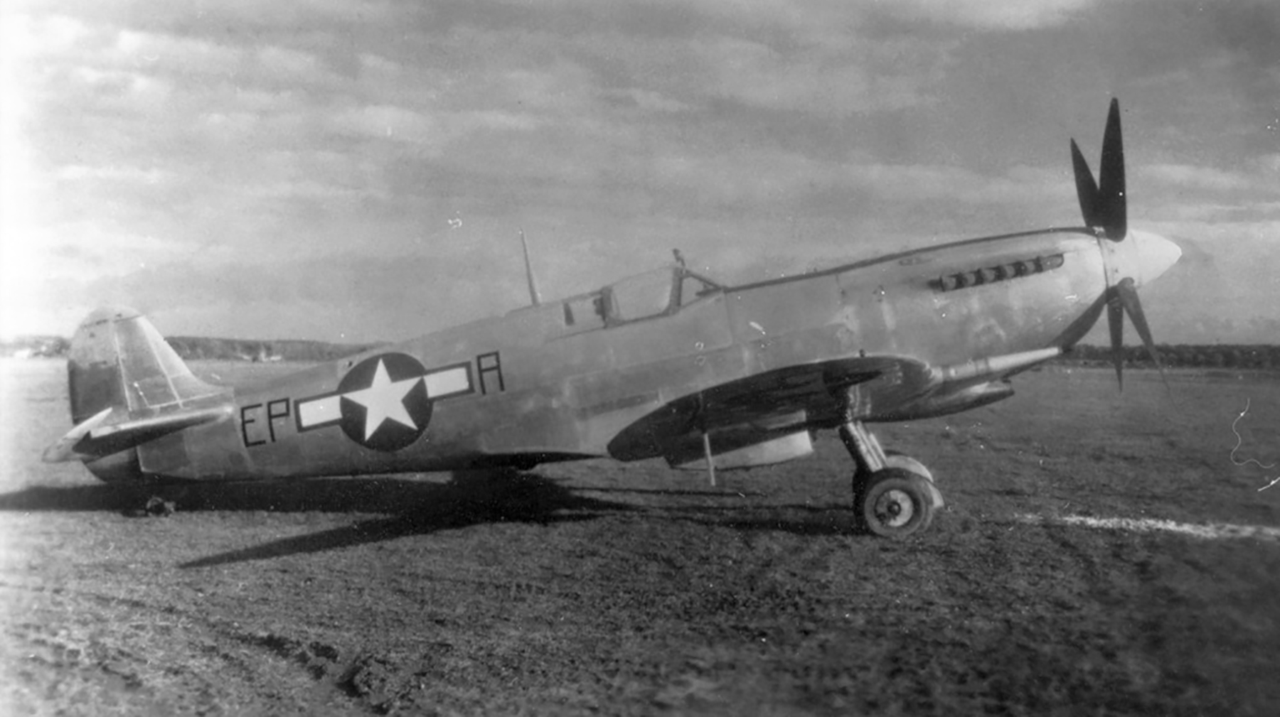 Spitfire-MkIX-USAAF-9th-Tactical-Air-Command-EPA-LtCol-EP-Allen-England-1944-01.jpg