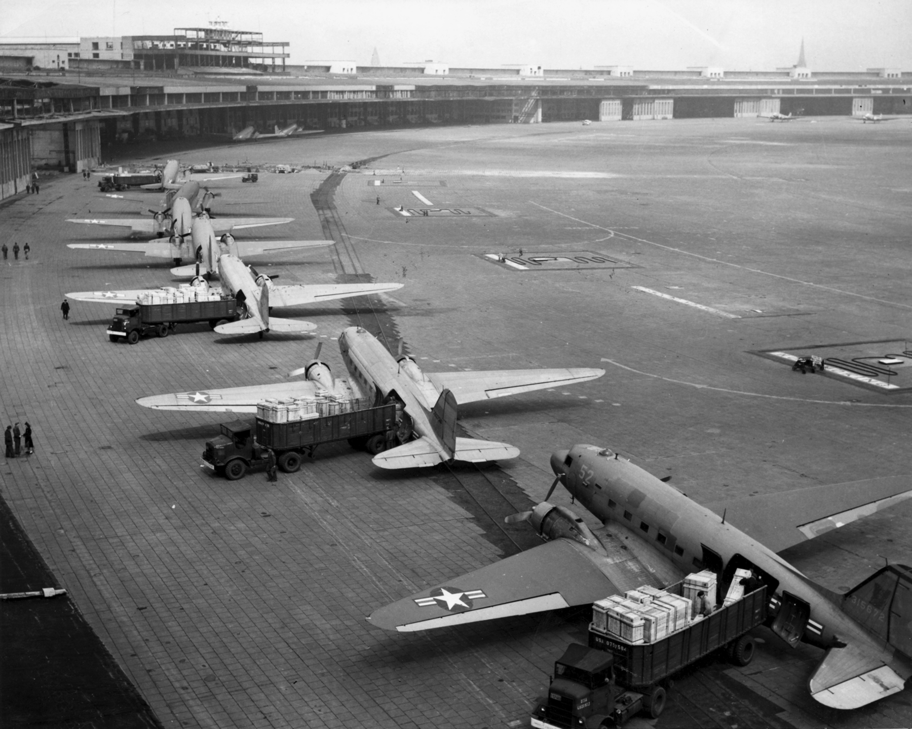 Douglas C 47s unloading at Tempelhof Airport during the Berlin Airlift 01