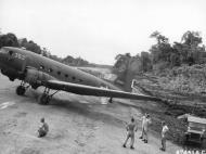Asisbiz 42 23887 Douglas C 47A Skytrain 5AF 433TCG68TCS 362 at Finschhafen New Guinea 13th Dec 1943 NA563