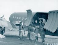 Asisbiz Douglas C 47 Dakota 5AF 374TCG6TCS unloading supplies at Wau New Guinea Apr 1943 NA567